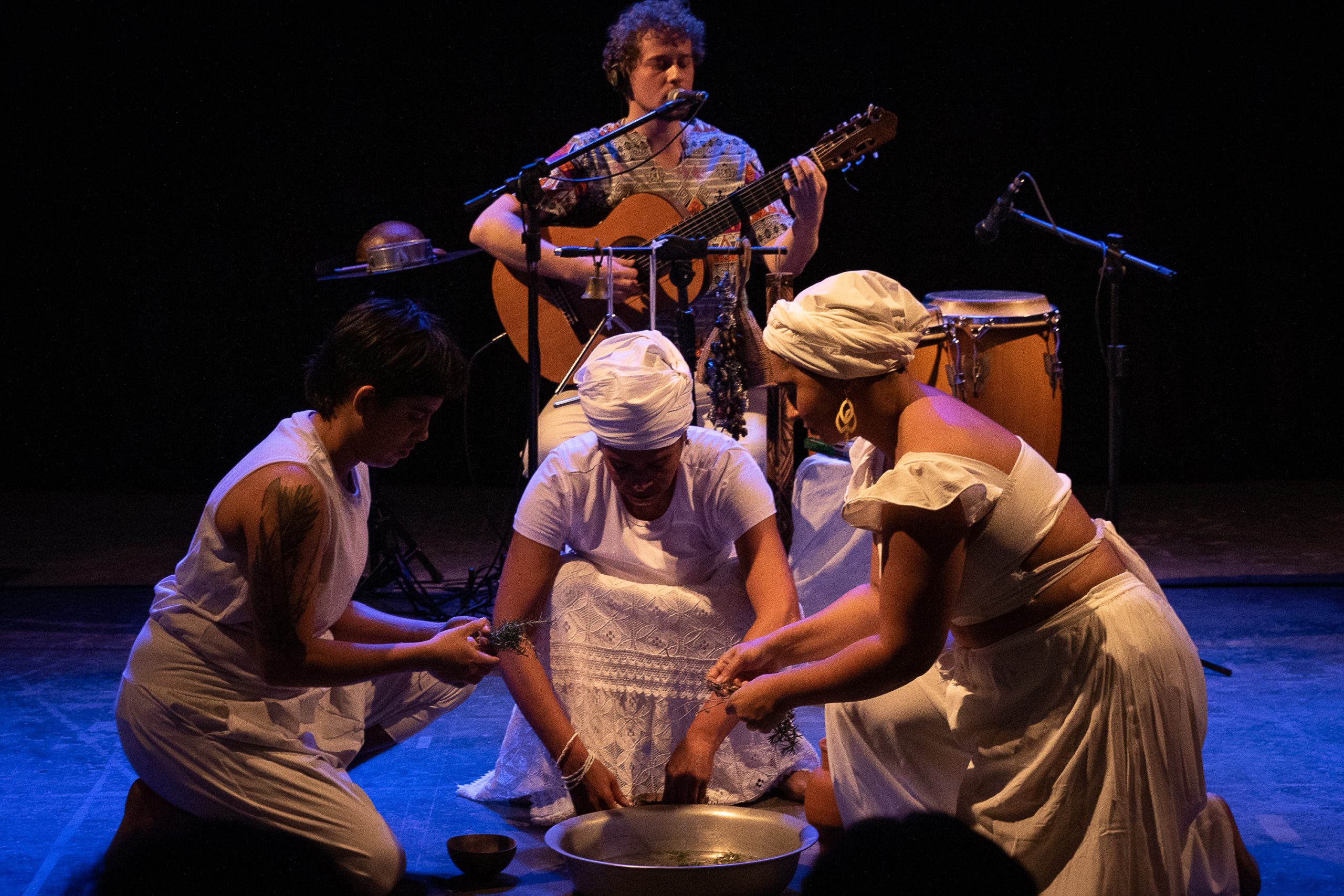 Última apresentação do ano do Espetáculo OlorumAyé: uma história iorubá será no próximo dia 10 2 Foto Nina Pires scaled